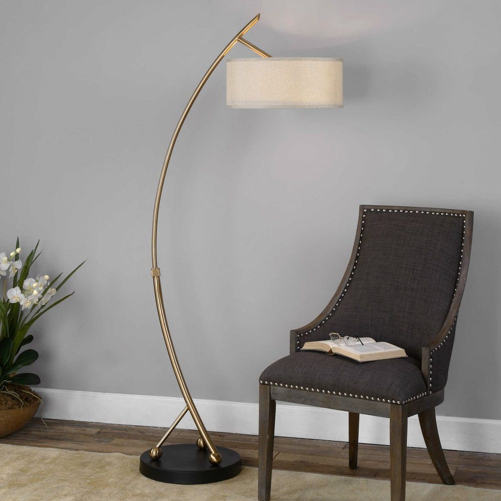Lampadaire en métal courbé
