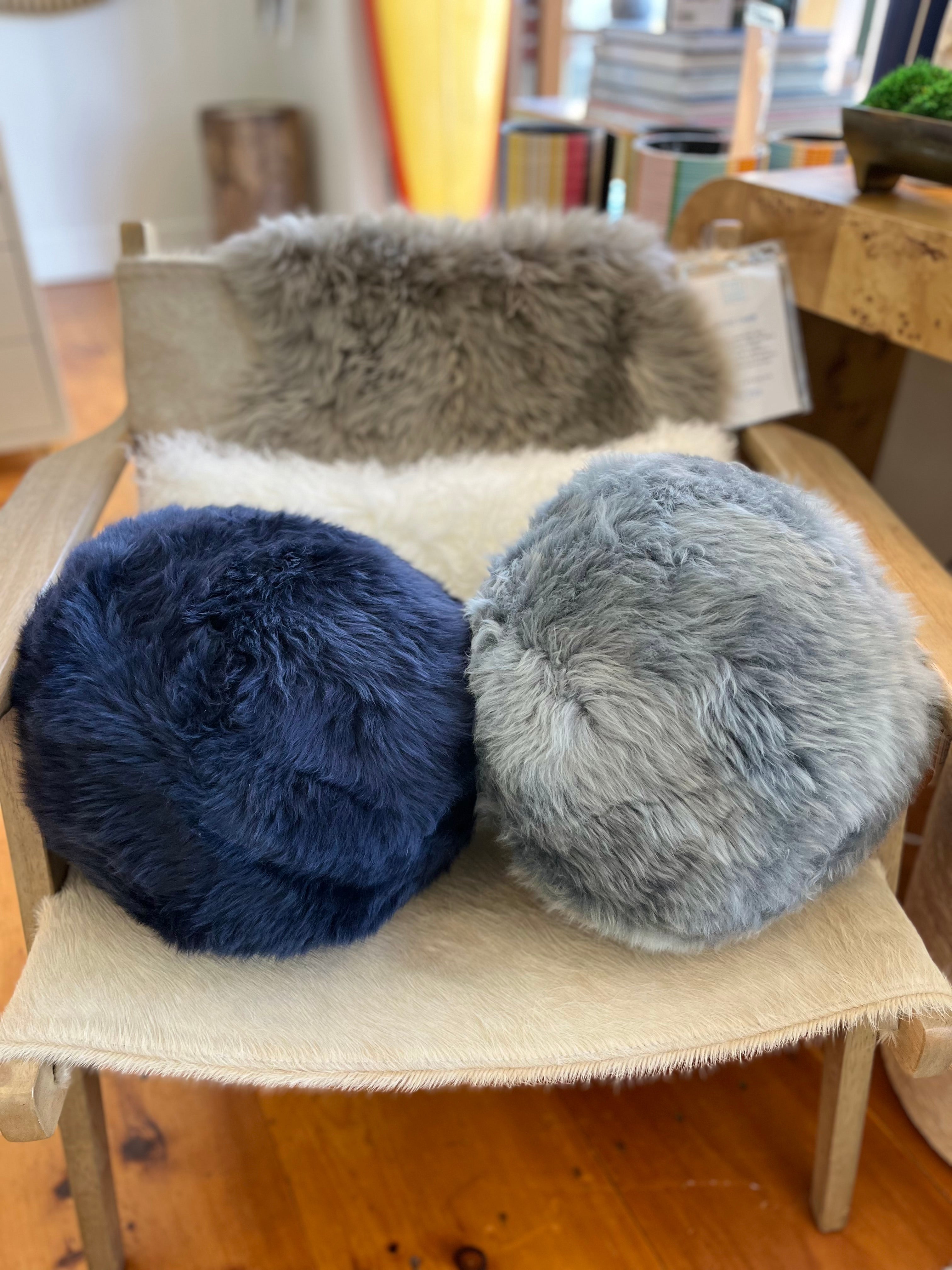 Coussin en boule de laine longue 