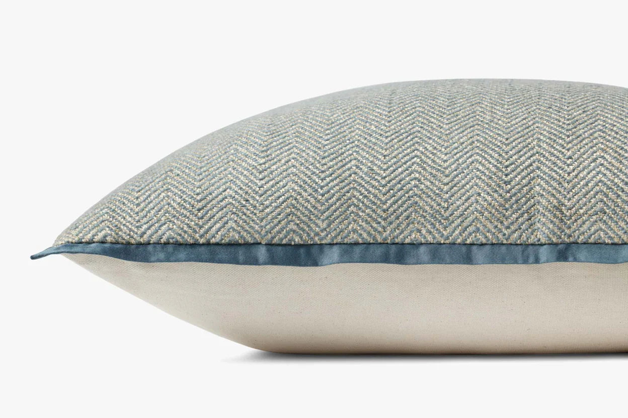 Coussin passepoilé cousu à la main