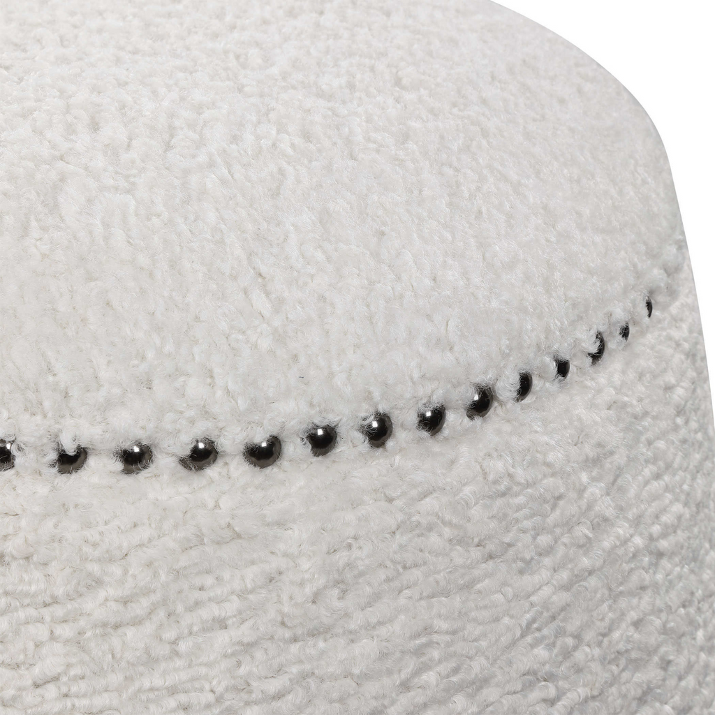 Ottoman en fausse peau de mouton